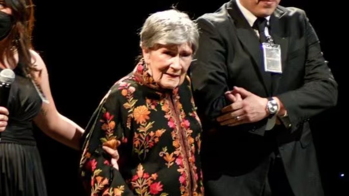 Murió actriz que le dio voz a ‘Mamá Coco’ en la película animada Murió la actriz mexicana Ana Ofelia Murguía, quien prestó su voz al entrañable personaje de 'Mamá Coco' en la versión en español de la exitosa película de Pixar 'Coco'.