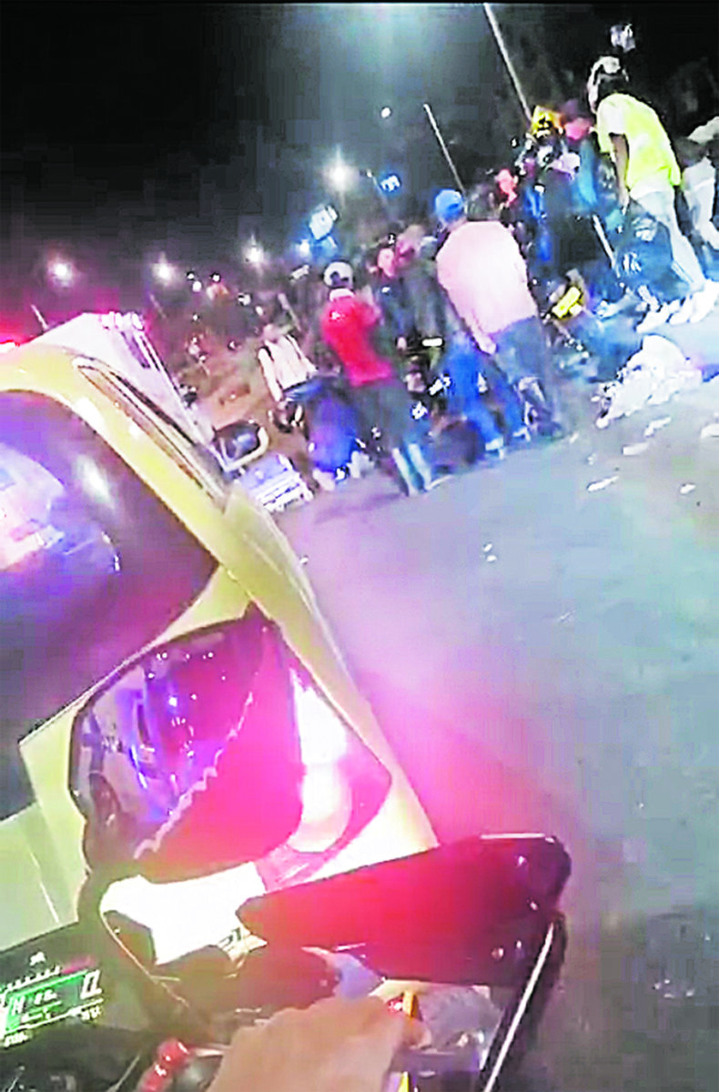 Myriam terminó en una UCI tras ser arrollada por un motero 2 Myriam terminó en una UCI tras ser arrollada por un motero Myriam Borja, presuntamente, fue atropellada por un motero que se dio a la fuga. Su familia exige justicia, pues la adulta mayor de 71 años se debate entre la vida y la muerte.