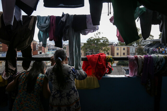 Niño indígena Embera murió en UPI de Bogotá 1 Niño indígena Embera murió en UPI de Bogotá Las autoridades distritales confirmaron la muerte de un niño de 5 años de la comunidad Indígena Embera en la Unidad de Protección Integral (UPI) La Rioja, ubicada en la Calle 4 con Avenida Caracas.
