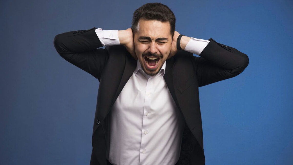 No se deje ganar de los problemas Un gran profesor del colegio Salesiano, que era un hombre de Dios, me dijo una vez que me vio enojado que la rabia que estaba sintiendo era el precio que yo tenía que pagar por prestarles la atención a cosas sin importancia.
