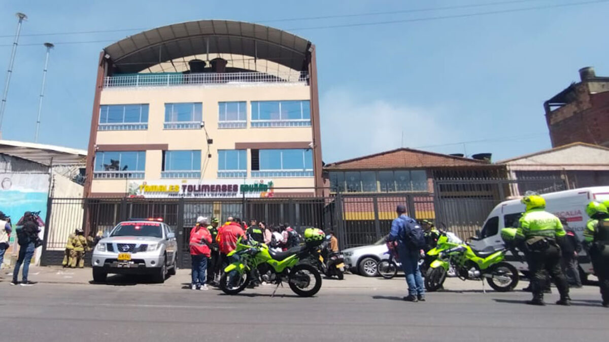 Se conocen detalles de la explosión en fábrica de tamales Momentos de angustia se vivieron hacia el mediodía de este jueves en una fábrica de tamales ubicada en el barrio Pensilvania, en Puente Aranda, por cuenta de la explosión que dejó un total de 10 personas heridas.