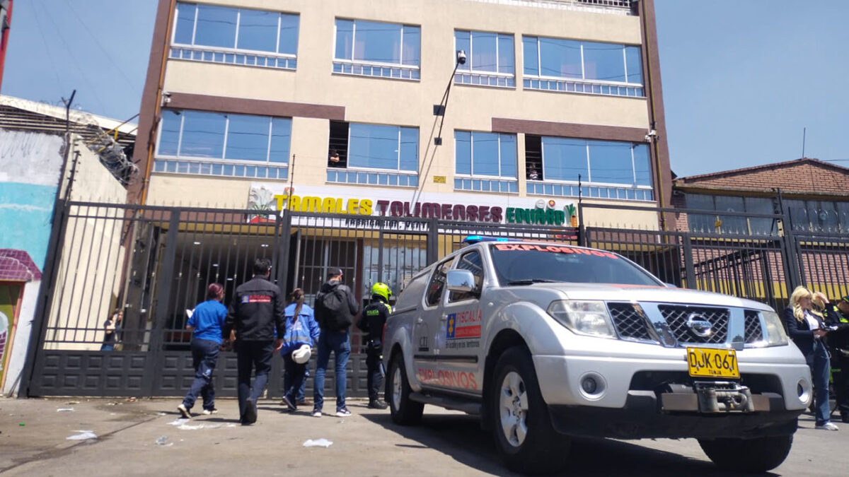 Se conocen detalles de la explosión en fábrica de tamales 8 Se conocen detalles de la explosión en fábrica de tamales Momentos de angustia se vivieron hacia el mediodía de este jueves en una fábrica de tamales ubicada en el barrio Pensilvania, en Puente Aranda, por cuenta de la explosión que dejó un total de 10 personas heridas.