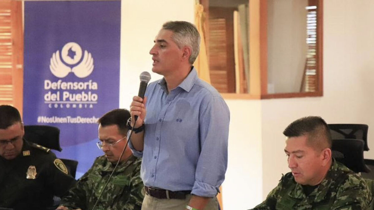 Ofrecen recompensa de $50 millones por información sobre atentado al Ejército en Turbo 1 Ofrecen recompensa de $50 millones por información sobre atentado al Ejército en Turbo El gobernador de Antioquia, Andrés Julián Rendón, se pronunció sobre el ataque que en la madrugada de este miércoles recibió el Ejército en Turbo. El atentado dejó a un soldado muerto y a otros doce militares heridos.