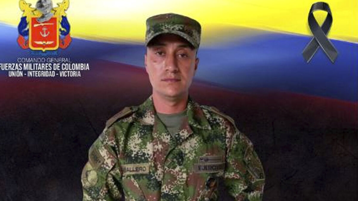 Ofrecen recompensa de $50 millones por información sobre atentado al Ejército en Turbo El gobernador de Antioquia, Andrés Julián Rendón, se pronunció sobre el ataque que en la madrugada de este miércoles recibió el Ejército en Turbo. El atentado dejó a un soldado muerto y a otros doce militares heridos.