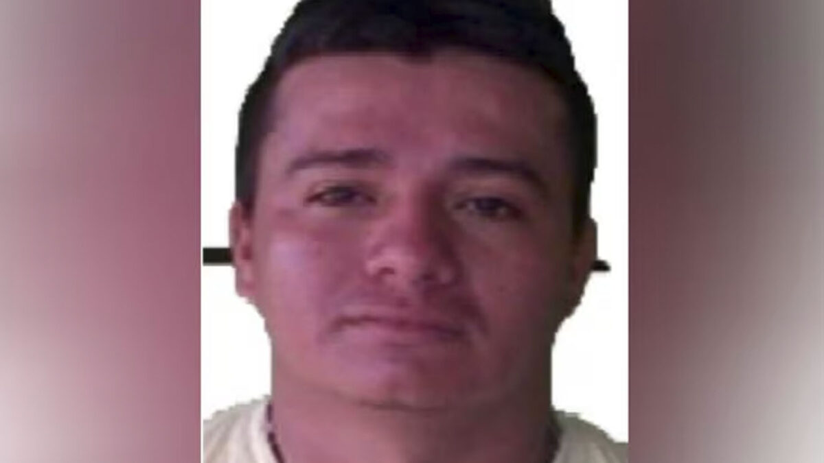 Ofrecen recompensa de $50 millones por información sobre atentado al Ejército en Turbo El gobernador de Antioquia, Andrés Julián Rendón, se pronunció sobre el ataque que en la madrugada de este miércoles recibió el Ejército en Turbo. El atentado dejó a un soldado muerto y a otros doce militares heridos.