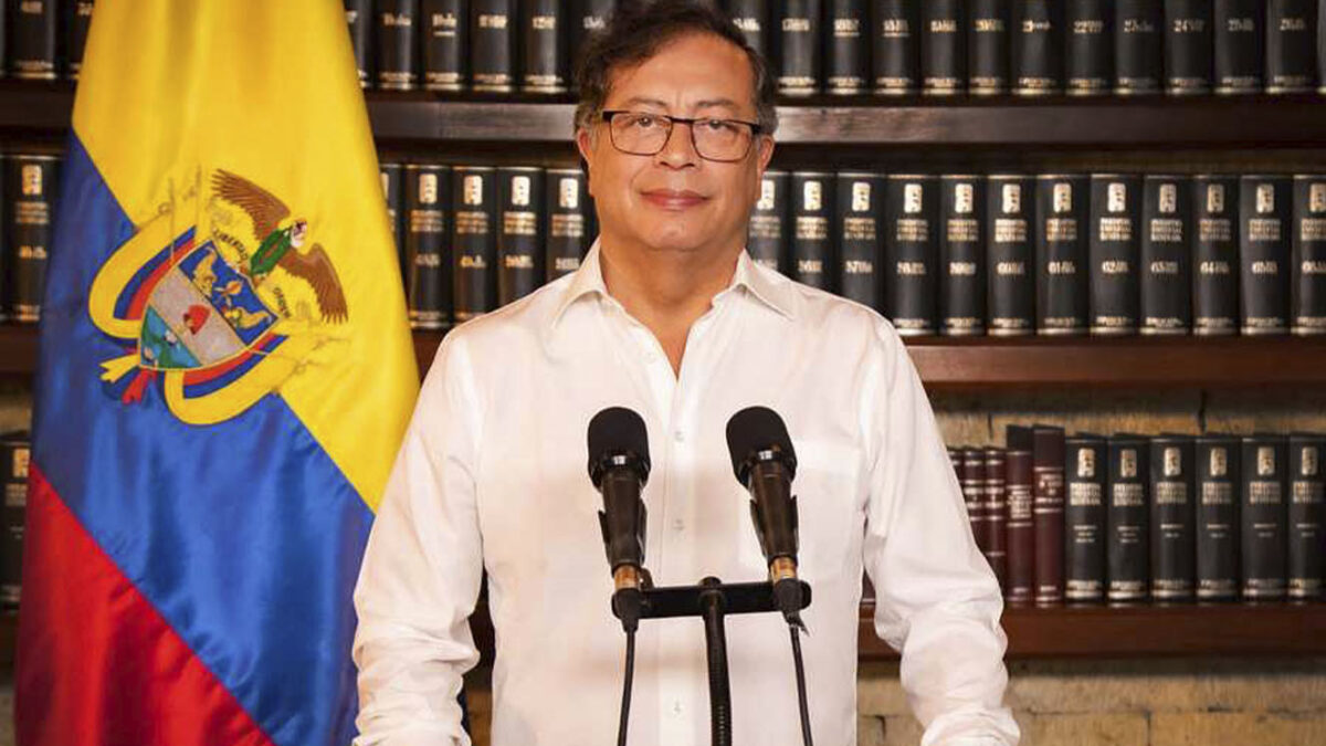 Petro envió conmovedora carta para recuperar los Panamericanos: esto es lo que dice Destacando los triunfos de los deportistas colombianos y la disposición para "superar cualquier obstáculo" que impida realizar los Juegos Panamericanos en Barranquilla, el presidente Gustavo Petro se dirigió al comité ejecutivo de Panam Sports por medio de una carta, para tratar de revertir la decisión tomada por la entidad.