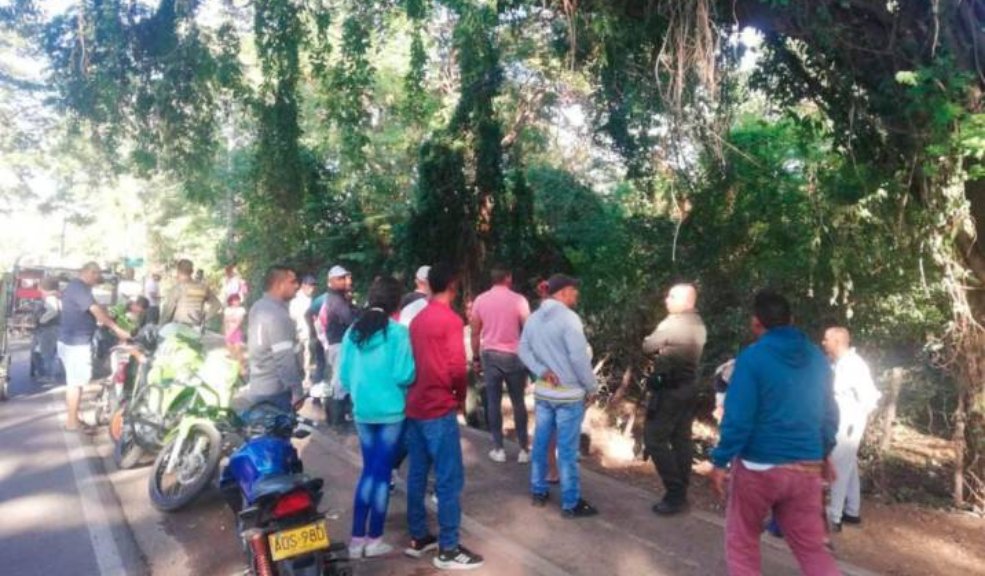 ¡Infame! Sujeto mató y colgó a sus 2 hijos en un árbol El hombre habría raptado a los niños de la casa de la abuela materna, para pasar con ellos Fin de Año.