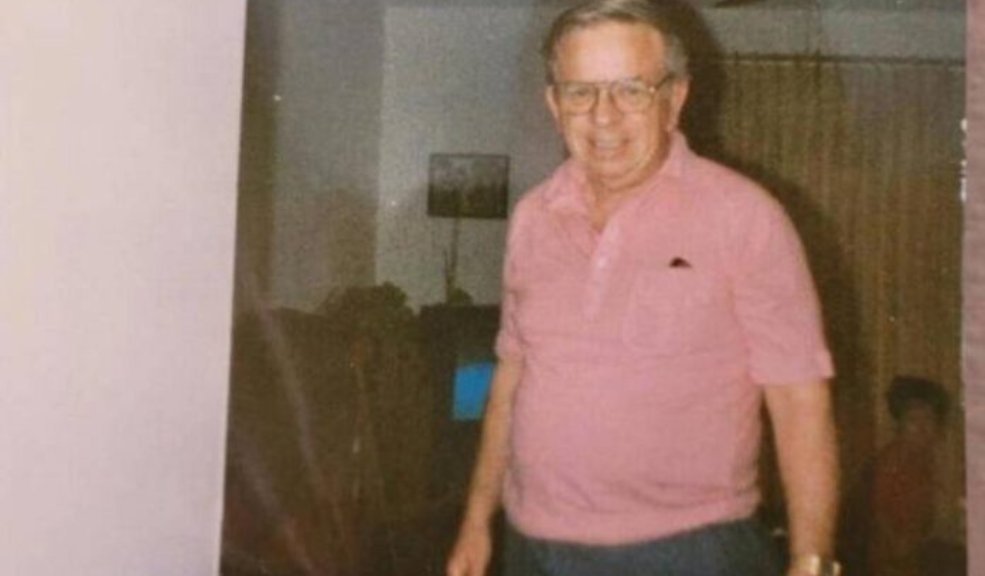 Pareja mantuvo escondido el cadáver de un familiar para cobrar su pensión #MundoCurioso Autoridades de Kansas presentaron cargos contra una pareja por ocultar el cadáver de un familiar en su residencia durante más de seis años, al tiempo que continuaban recibiendo sus beneficios, según documentos revelados por CNN.