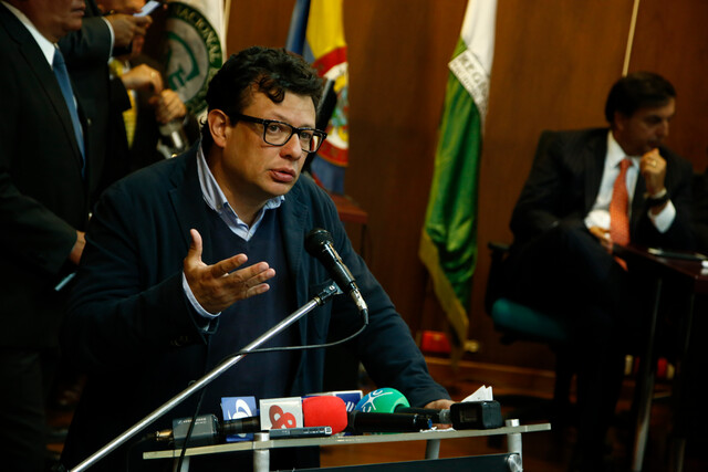 Presuntas víctimas de acoso de Hollman Morris, advierten amenazas y hostigamientos 1 Presuntas víctimas de acoso de Hollman Morris, advierten amenazas y hostigamientos El medio Volcánicas reveló varios testimonios de las presuntas víctimas de acoso laboral y sexual por parte de Hollman Morris, quienes advierten que están siendo amenazadas y hostigadas, tras haber puesto las respectivas denuncias.