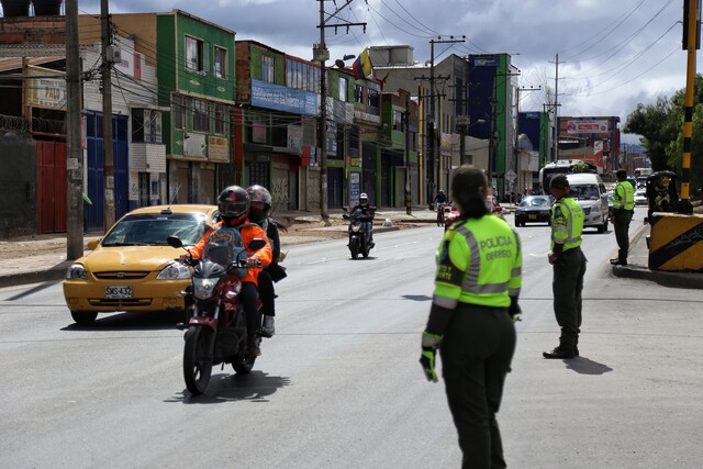Que el pico y placa no lo coja desprevenido 1 Que el pico y placa no lo coja desprevenido Estas son las restricciones de pico y placa para este miércoles 17 de enero del 2024.