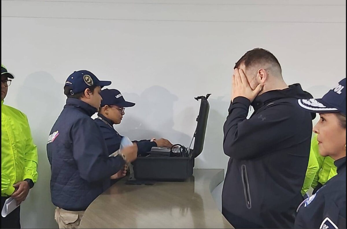 Radiografía del crimen de Valentina Trespalacios 3 Radiografía del crimen de Valentina Trespalacios A dos días de cumplirse un año del aberrante feminicidio de la bella DJ Valentina Trespalacios, su mamá, hermano y demás allegados preparan un homenaje para la joven, quien fue asesinada por su pareja sentimental el 22 de enero de 2023 dentro de un apartamento en el norte de Bogotá.