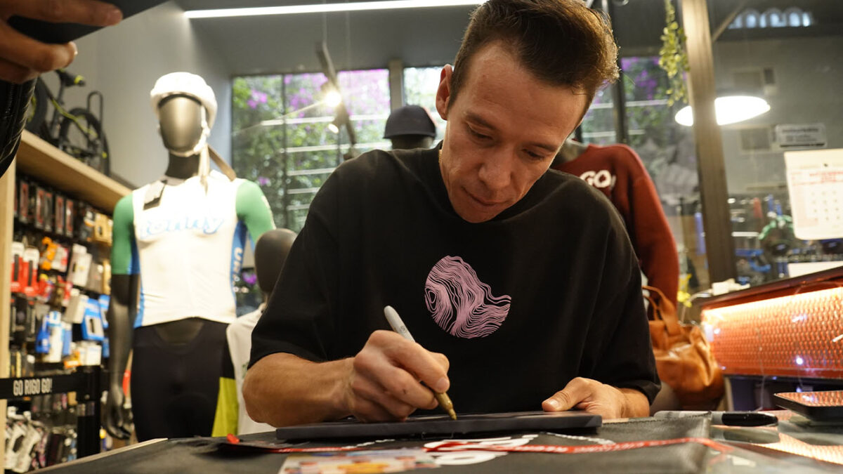 Rigoberto Urán reveló números de la suerte para el chance Como es bien conocido, el ciclista paisa es de familia chancera y por eso en una entrevista le pidieron los números de la suerte.