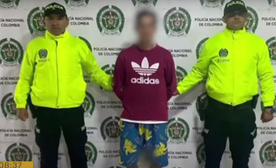 Sujeto fue capturado por intentar asesinar a su exesposa e hijos en Ciudad Bolívar Un hombre que habría intentado incendiar la vivienda en la que estaba su exesposa e hijos, fue capturado en el barrio Santo Domingo.