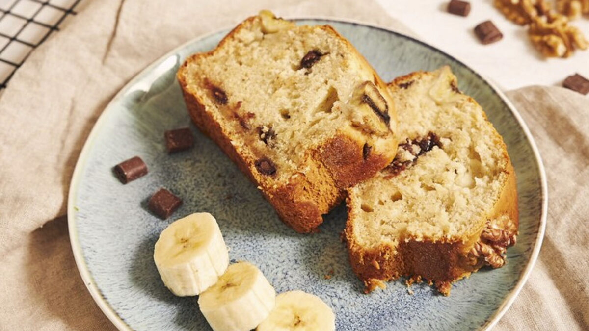 Torta de banano y avena, un desayuno saludable En la búsqueda de opciones saludables y deliciosas, la torta de banano con avena se presenta como una alternativa perfecta. 