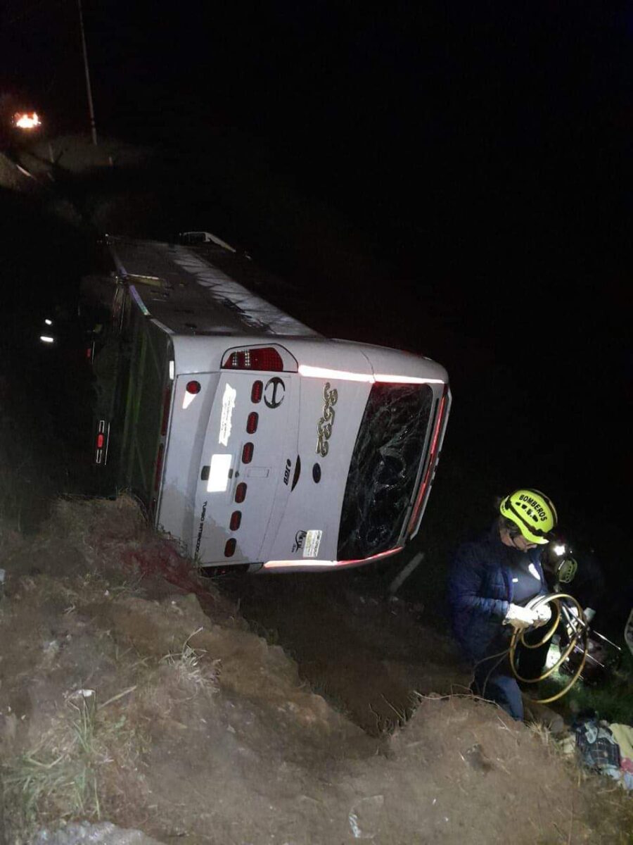 Trágicos accidentes colapsan hospitales en Antioquia: hay 6 fallecidos y 49 heridos 1 Trágicos accidentes colapsan hospitales en Antioquia: hay 6 fallecidos y 49 heridos Al menos seis personas muertas, incluidos tres menores de edad, y 49 heridos dejaron dos accidentes de tránsito ocurridos en Antioquia.