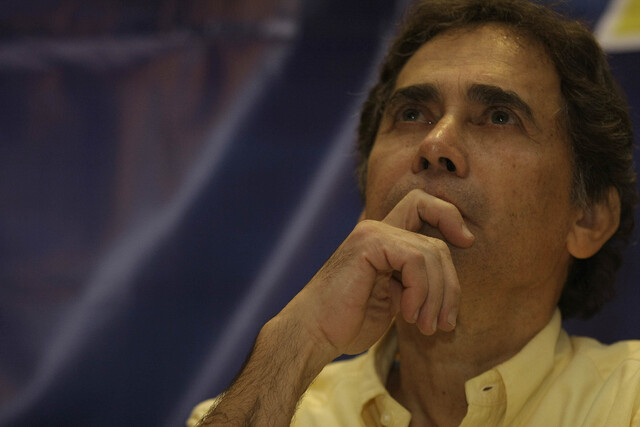 Tras denuncias, Universitaria de Colombia suspendió relaciones con Moreno de Caro 1 Tras denuncias, Universitaria de Colombia suspendió relaciones con Moreno de Caro Luego de que se conocieran varias denuncia de acoso laboral en contra de Carlos Moreno de Caro, la Institución Universitaria de Colombia anunció que suspendió relaciones con el excongresista, quien estaría inactivo en dicha entidad desde 2017.
