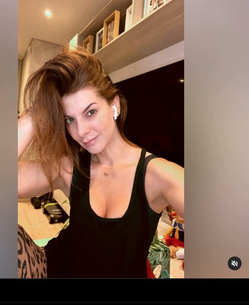 Tras duras críticas sobre su apariencia, Carolina Cruz se sometió a procedimiento facial 1 Tras duras críticas sobre su apariencia, Carolina Cruz se sometió a procedimiento facial A sus 44 años, Carolina es conocida por su dedicación al cuidado de su piel y su cuerpo, y en esta ocasión compartió su experiencia con un tratamiento estético que busca mejorar la apariencia de su piel.