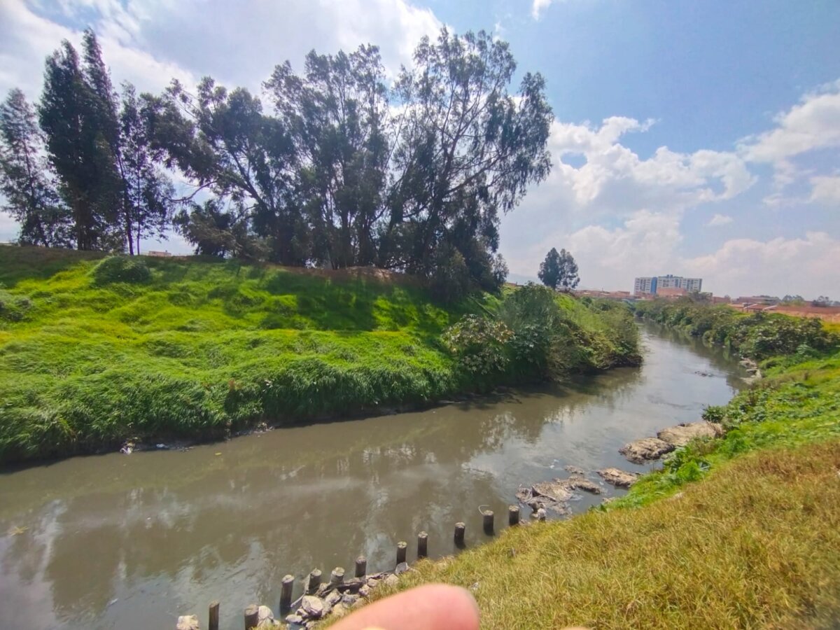Escabroso: encuentran cuerpo en el río Tunjuelito 1 Escabroso: encuentran cuerpo en el río Tunjuelito Una vecina halló el cuerpo en el río Tunjuelito, en la localidad de Bosa.