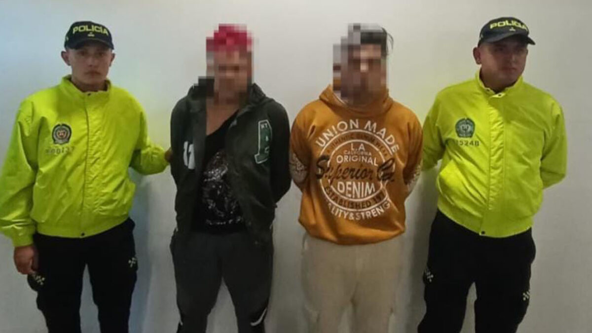 Capturan a sujetos que violaron a dos niños de 12 y 14 años 9 Capturan a sujetos que violaron a dos niños de 12 y 14 años Dos extranjeros fueron capturados en la localidad de Bosa, tras la grave denuncia que pesa en su contra por el presunto abuso sexual que cometieron contra dos menores de 12 y 14 años.