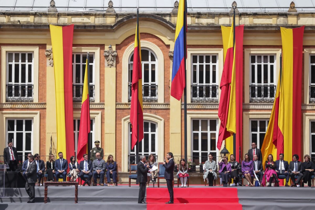 Primer discurso de Galán como Alcalde Mayor de Bogotá 2 Primer discurso de Galán como Alcalde Mayor de Bogotá Estas fueron las primeras palabras de Carlos Fernando Galán como Alcalde Mayor de Bogotá.