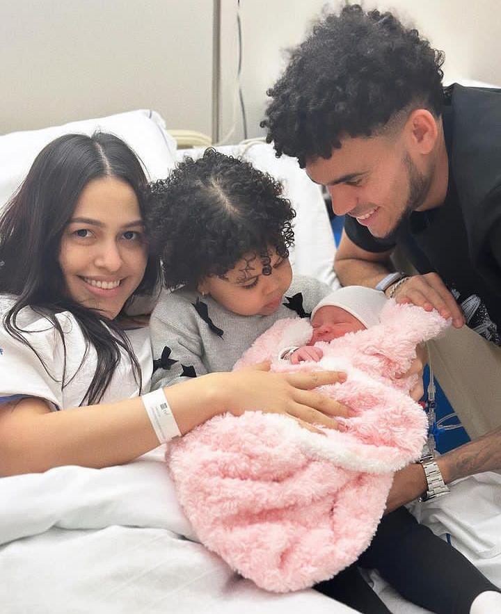 Nació Charlotte, la segunda hija de Luis Díaz 1 Nació Charlotte, la segunda hija de Luis Díaz A través de sus redes sociales Geraldine Ponce y Luis Díaz le dieron la bienvenida a la nueva integrante de su familia. La pequeña nació el jueves en Liverpool, Inglaterra.