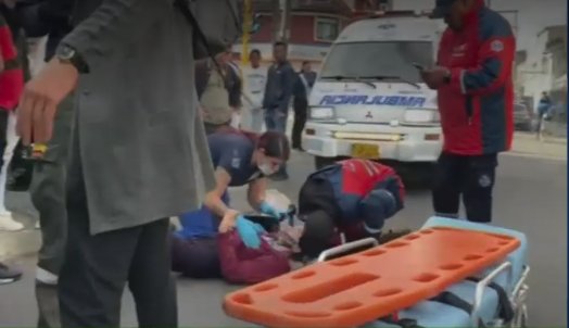 Abuelita murió tras ser arrollada por motociclista en Los Mártires 1 Abuelita murió tras ser arrollada por motociclista en Los Mártires La abuelita de 73 años se encontraban cruzando una calle junto a su nieta de 10 años. El accidente ocurrió en la localidad de Los Mártires.