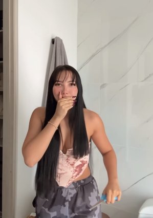 Aida Victoria sorprendió en redes con nuevo look: ¿se parece a la ex de Westcol? 1 Aida Victoria sorprendió en redes con nuevo look: ¿se parece a la ex de Westcol? En las últimas horas, la influenciadora Aida Victoria compartió su cambio look. En redes aseguran que se parece a la exnovia de su actual pareja.