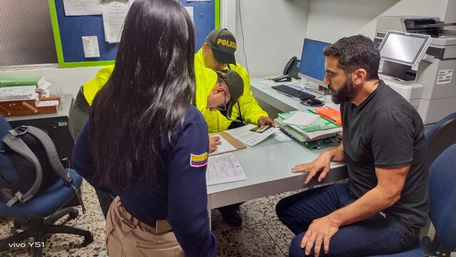 Juez ordena la libertad de Arturo Char por vencimiento de términos 1 Juez ordena la libertad de Arturo Char por vencimiento de términos El juez sexto penal municipal con funciones de control de garantías de Santa Marta ordenó la libertad de manera inmediata del excongresista Arturo Char Chaljub, investigado por la Corte Suprema de Justicia por presunta compra de votos.
