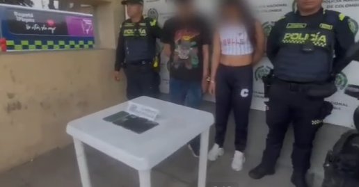 Capturan a pareja que robaba celulares a adultos mayores en Suba Un hombre y una mujer fueron capturados luego de haberle robado el celular a una persona.