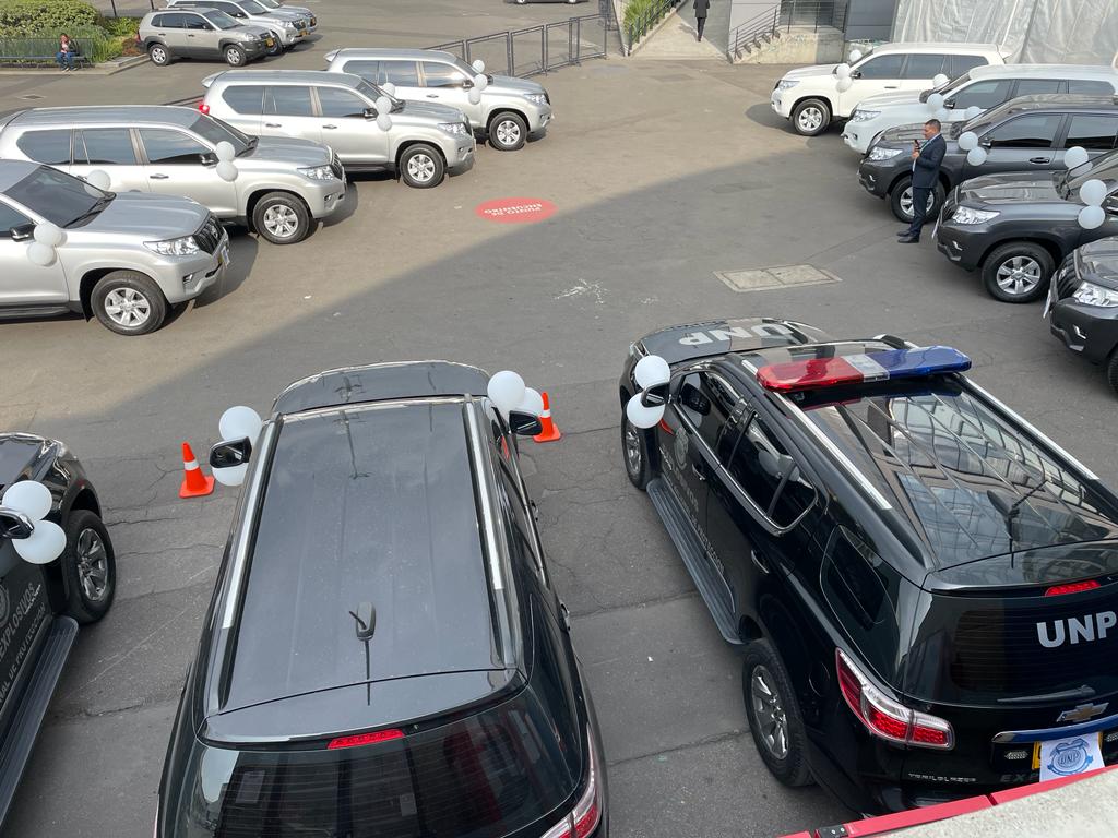 Sujetos armados robaron 17 camionetas blindadas de la UNP 20 hombres armados se llevaron 17 camionetas blindadas de la UNP (Unidad Nacional de Protección) que se encontraban estacionadas en un patio taller de la localidad de Suba.