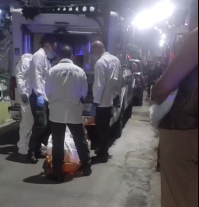 ¡Atroz crimen! Hallan muerta dentro de una maleta a una jovencita 1 ¡Atroz crimen! Hallan muerta dentro de una maleta a una jovencita Dentro de una maleta fue hallado el cuerpo sin vida de una jovencita de 19 años en el barrio Doce de Octubre, en la ciudad de Medellín.