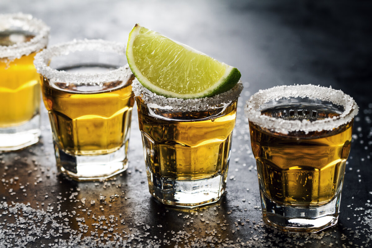 Los colombianos han reducido el consumo de alcohol para mejorar su salud 4 Los colombianos han reducido el consumo de alcohol para mejorar su salud El consumo excesivo de alcohol puede causar una serie de problemas graves para la salud, tanto a corto como a largo plazo.