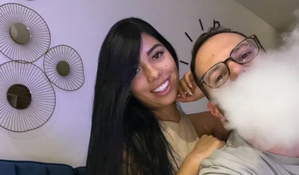 Estas son las fotos y documentos que John Poulos tiene para defenderse Hoy 22 de enero se cumple un año del brutal feminicidio de Valentina Trespalacios. Precisamente en esta fecha, salieron a la luz las supuestas pruebas que John Poulos, el señalado feminicida de la DJ, pretende usar para demostrar su inocencia.