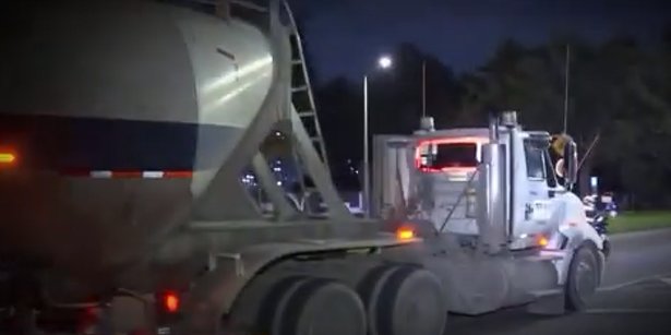 Joven murió tras ser arrollado por un tractocamión en Usaquén Un lamentable accidente de tránsito cobró la vida de un hombre la noche de martes en la localidad de Usaquén.