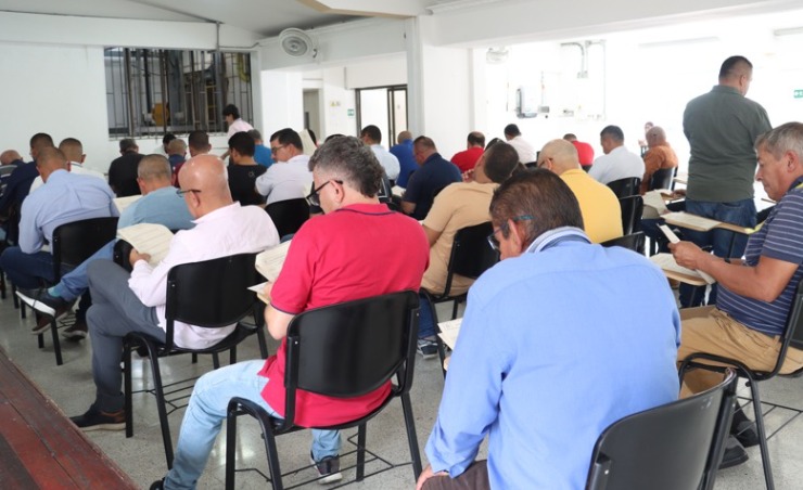 14.000 taxistas serán beneficiados con salario emocional En Colombia, una compañía de taxis se ha vuelto pionera en el desarrollo de un innovador ecosistema de bienestar para sus conductores.