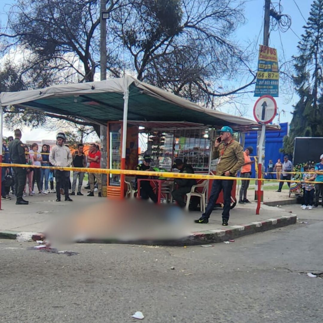 A bala asesinaron a un hombre en Terreros Un hombre de unos 35 años de edad fue asesinado por una sujeto a plena luz del día. Los hechos ocurrieron en el sector de Terreros, en Soacha.