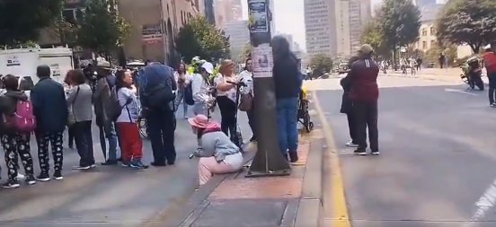 A esta hora se presentan afectaciones viales por manifestaciones en la Séptima 1 A esta hora se presentan afectaciones viales por manifestaciones en la Séptima Las autoridades se encuentran acompañando una manifestación sobre la Carrera 7 con Calle 32.