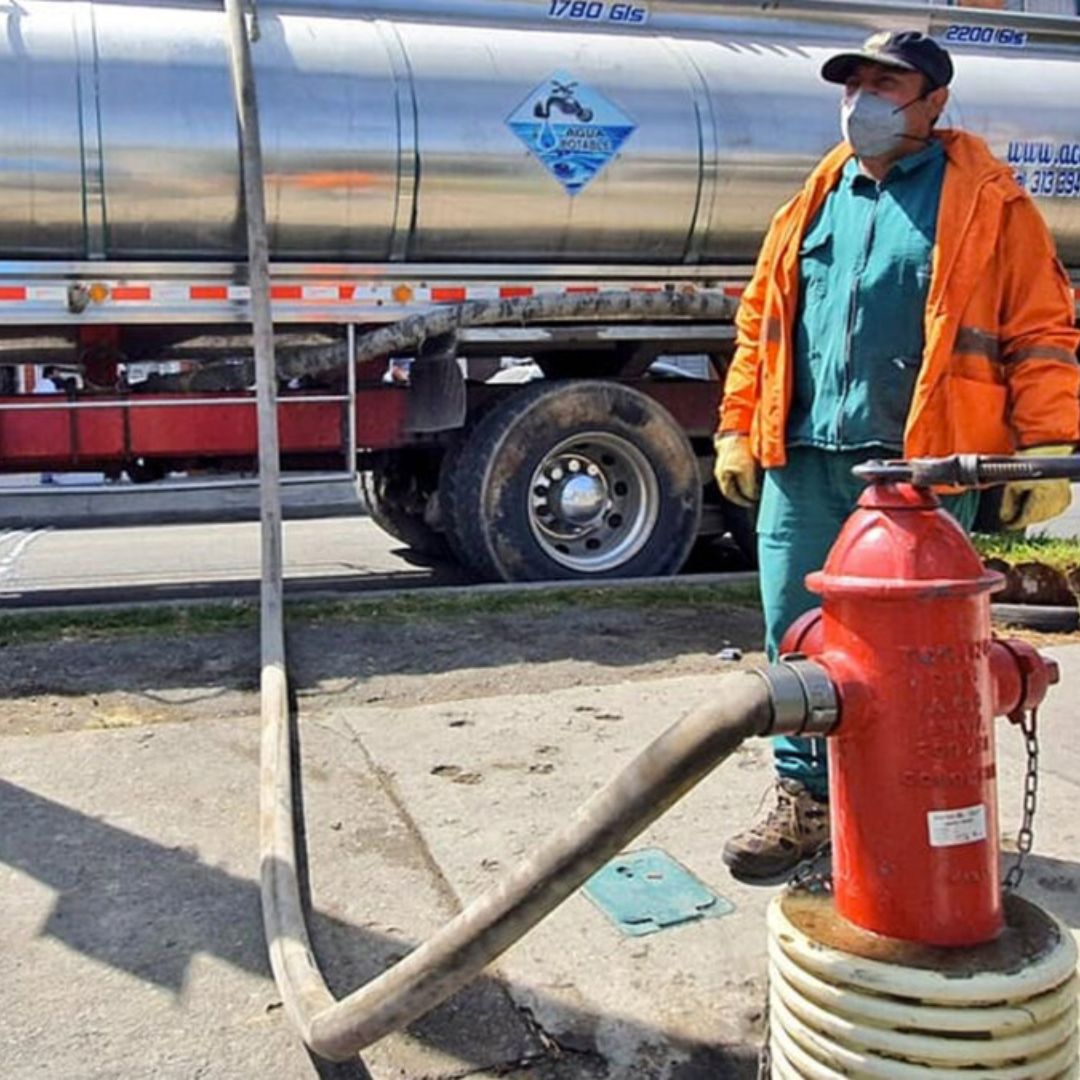 Acueducto habilita carrotanques en Usme tras imprevisto en planta El Dorado La empresa Acueducto dio a conocer que suspendió el servicio de agua en algunas zonas de Usme debido a un "imprevisto" en la planta El Dorado. Estos son los sectores afectados.
