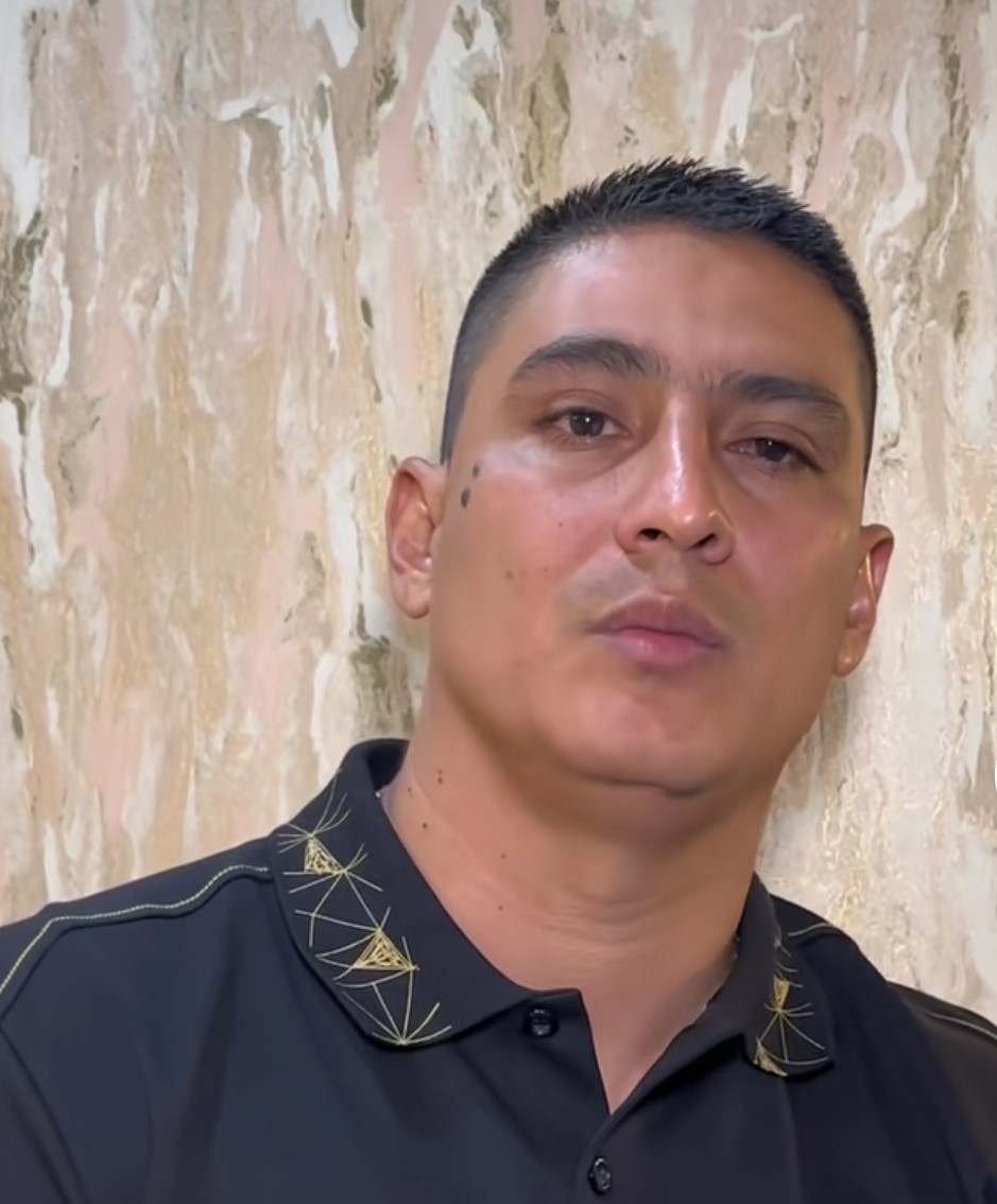 Agente de la Sijín involucrado en infidelidad se estrena como ‘influencer’ y dará su versión de los hechos 1 Agente de la Sijín involucrado en infidelidad se estrena como ‘influencer’ y dará su versión de los hechos Por primera vez, luego de dos semanas de que se viralizara el video que le ha dado la vuelta a las redes sociales, y que hoy lo tiene en el ojo del huracán, Steven Segura, el agente de la Sijín, ha decidido hablar.