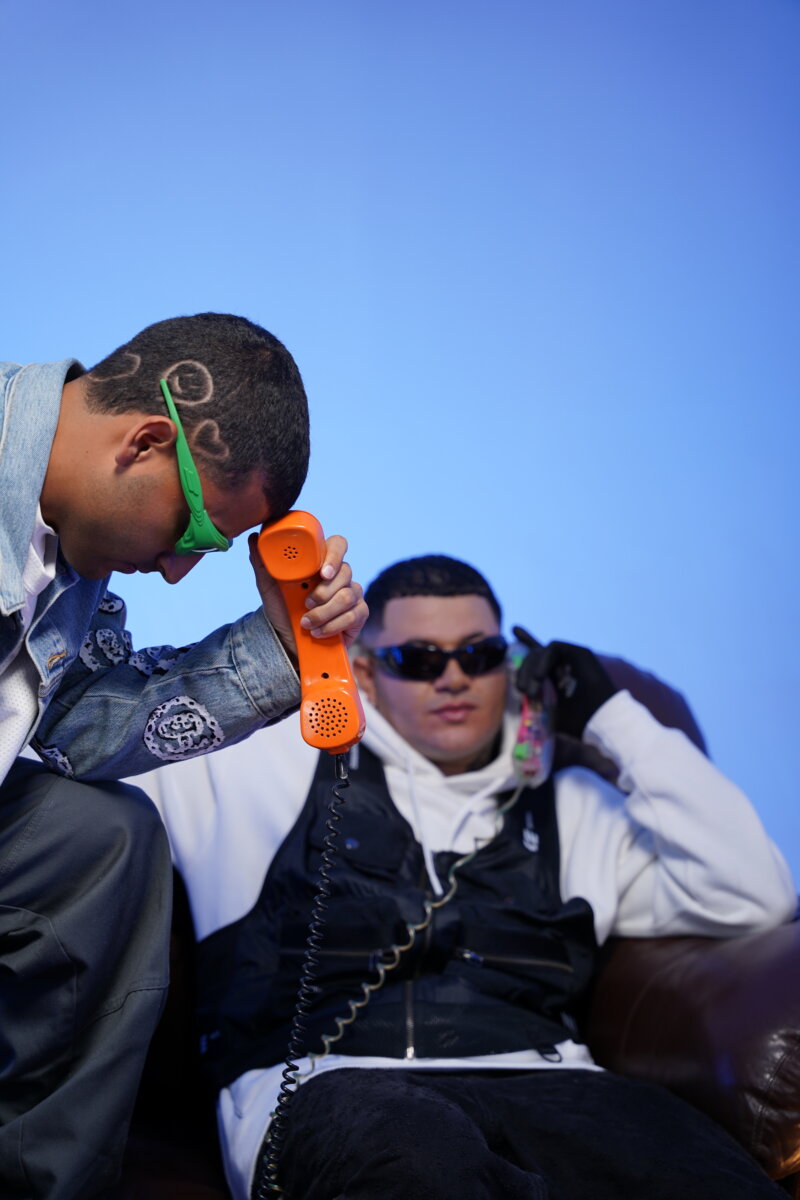 Agudelo 888 y Kapo están 'Modo avión' 1 Agudelo 888 y Kapo están 'Modo avión' Agudelo 888, el reconocido DJ de Karol G, y el cantante Kapo se unieron para sacar un tema dedicado al 'perreo'. Ambos le contaron a Q'HUBO como fue el proceso de producción de este sencillo y varios secretos de su amistad.
