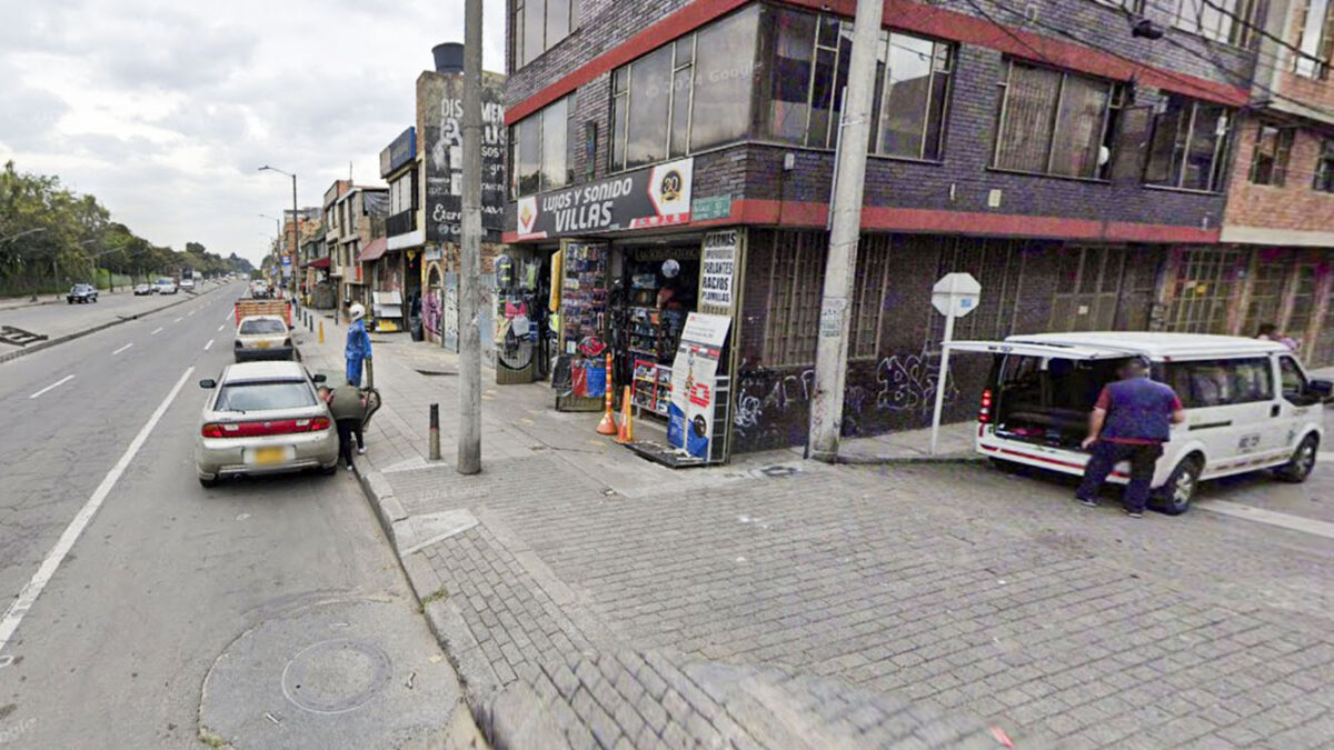 Apuñalan a joven cerca a zona de bares de Engativá Aún es un completo misterio lo que motivó al asesino de un joven de 19 años a propinarle varias puñaladas la madrugada del domingo por una de las calles del barrio Villas del Dorado, en Engativá.