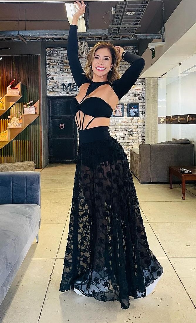 Así fue el primer beso de 'La Casa de los Famosos' que confirmaría un nuevo romance Martha Isabel Bolaños no solo ha protagonizado discusiones dentro del reality, sino también un candente beso con otro integrante.