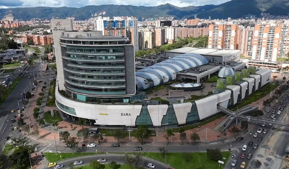Atracan a joven en un baño de reconocido centro comercial El joven fue abordado por un ladrón en los baños del centro comercial.