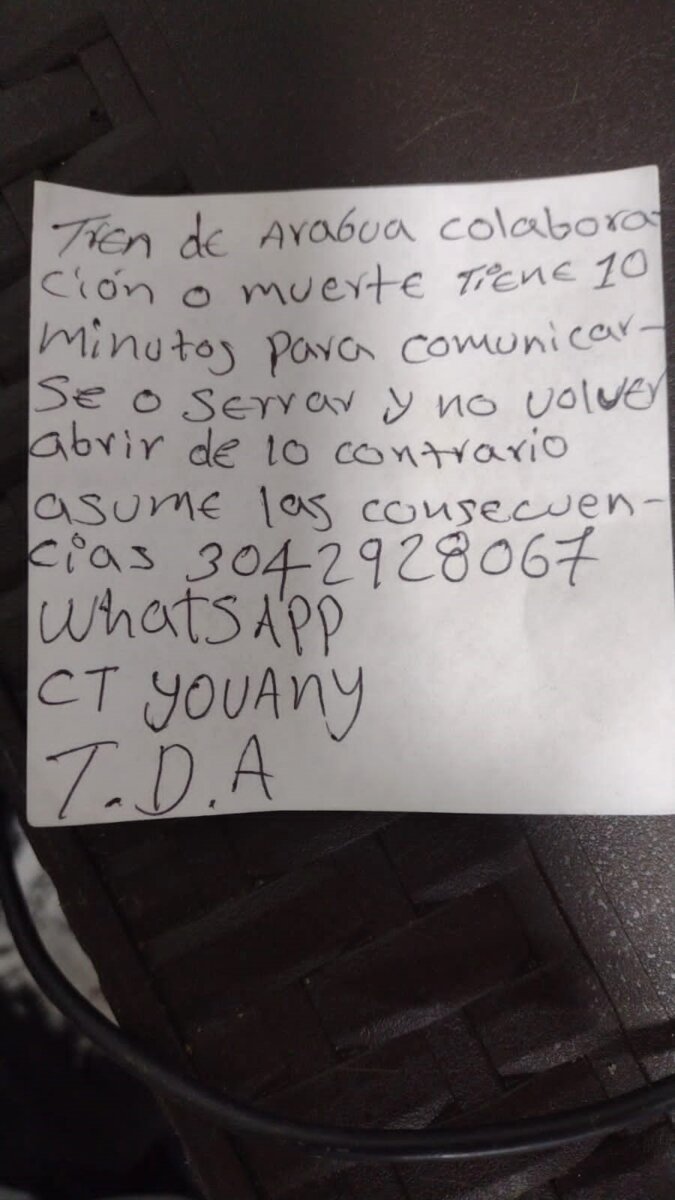 Capturan a 4 pillos que atemorizaban comerciantes en Bogotá 1 Capturan a 4 pillos que atemorizaban comerciantes en Bogotá Mediante la entrega de panfletos y grafitis amenazantes, exigían dinero a comerciantes de las localidades de Bosa, Kennedy y Suba.