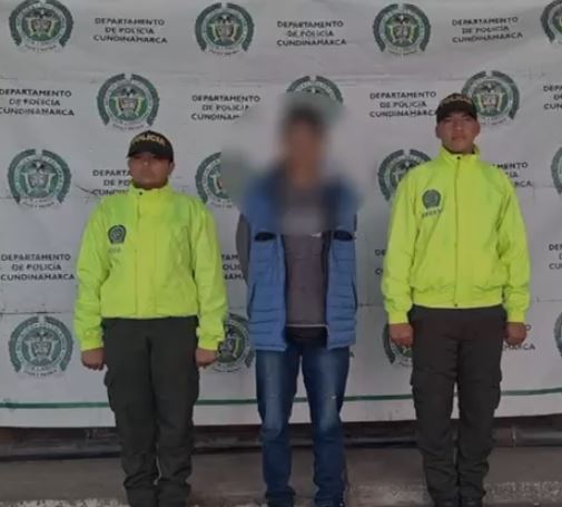 Capturan a cuatro sujetos señalados de cometer homicidios en Soacha Los operativos que adelantan las autoridades en Soacha dieron como resultado en las últimas horas la captura de cuatro sujetos señalados por el delito de homicidio, por hechos aislados ocurridos en diferentes comunas.