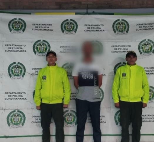 Capturan a cuatro sujetos señalados de cometer homicidios en Soacha Los operativos que adelantan las autoridades en Soacha dieron como resultado en las últimas horas la captura de cuatro sujetos señalados por el delito de homicidio, por hechos aislados ocurridos en diferentes comunas.