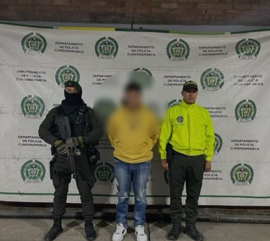 Capturan a cuatro sujetos señalados de cometer homicidios en Soacha Los operativos que adelantan las autoridades en Soacha dieron como resultado en las últimas horas la captura de cuatro sujetos señalados por el delito de homicidio, por hechos aislados ocurridos en diferentes comunas.