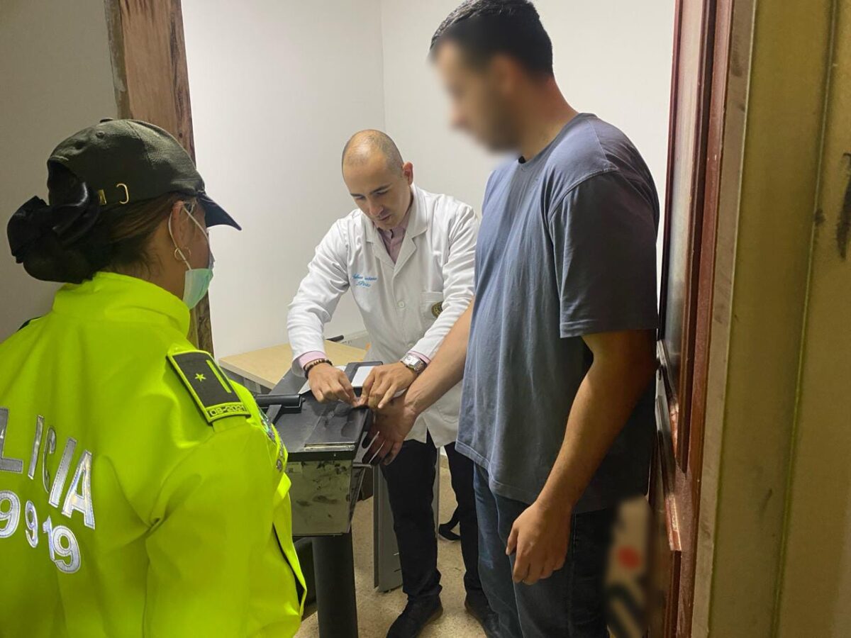 Cárcel para hombre que se quedó con más de un millón de dólares en criptomonedas Un hombre fue judicializado y posteriormente enviado a la cárcel como presunto responsable del robo a una compañía estadounidense dedicada al intercambio de criptomonedas y monedas fiduciarias.