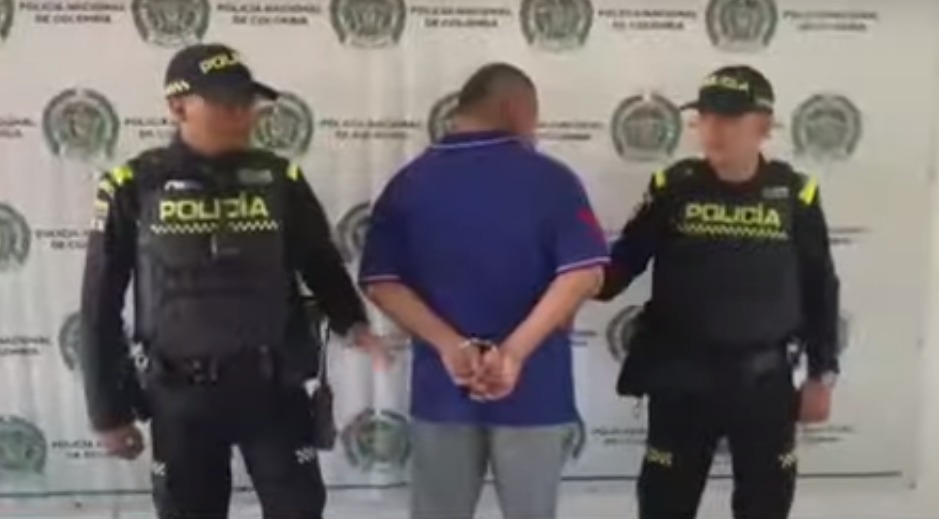 Cayó el líder de 'Los Cheos', un clan familiar de 'joyitas' que azota a Ciudad Bolívar 1 Cayó el líder de 'Los Cheos', un clan familiar de 'joyitas' que azota a Ciudad Bolívar Recientemente, la Policía Metropolitana de Bogotá dio a conocer la captura de José Luis Gajardo, máximo cabecilla de la banda criminal 'Los Cheos', un clan familiar que opera en la localidad de Ciudad Bolívar.