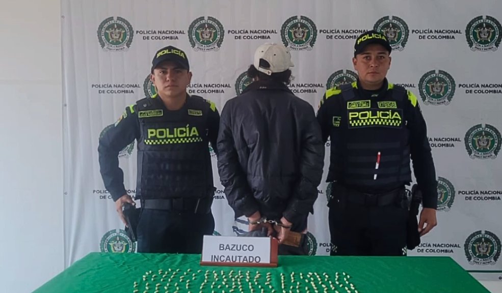 Con drones logran la captura de expendedores de droga en Ciudad Bolívar 3 Con drones logran la captura de expendedores de droga en Ciudad Bolívar #AsíPasó Los expendedores actuaban de manera natural. Sin embargo, quedaron en evidencia gracias a los sistemas aéreos remotamente tripulados de la Policía Nacional.
